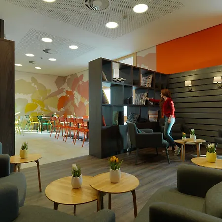 Hwest Hall in Tirol
