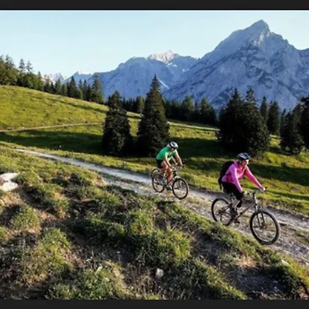 Hwest 3* Hall in Tirol