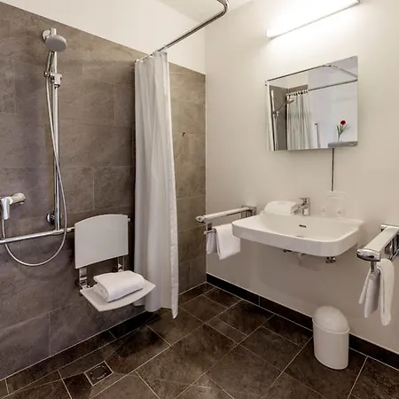 Hwest Hotell 3*